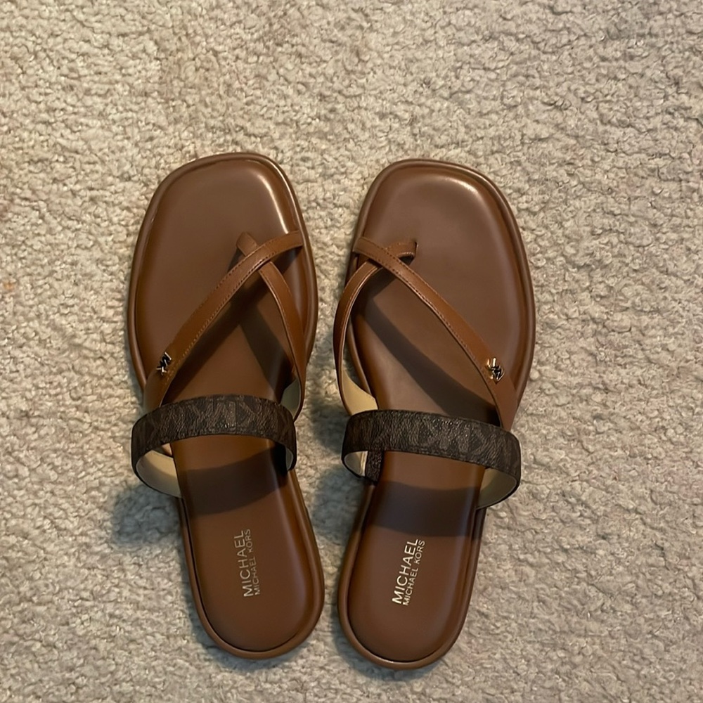 Beautiful Michael Kors Sandals 😍